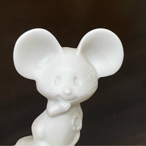 Vintage 1975 Fine Bisque Porcelain Handcrafted Mouse Mini Collectible Figurine - Picture 7 of 9